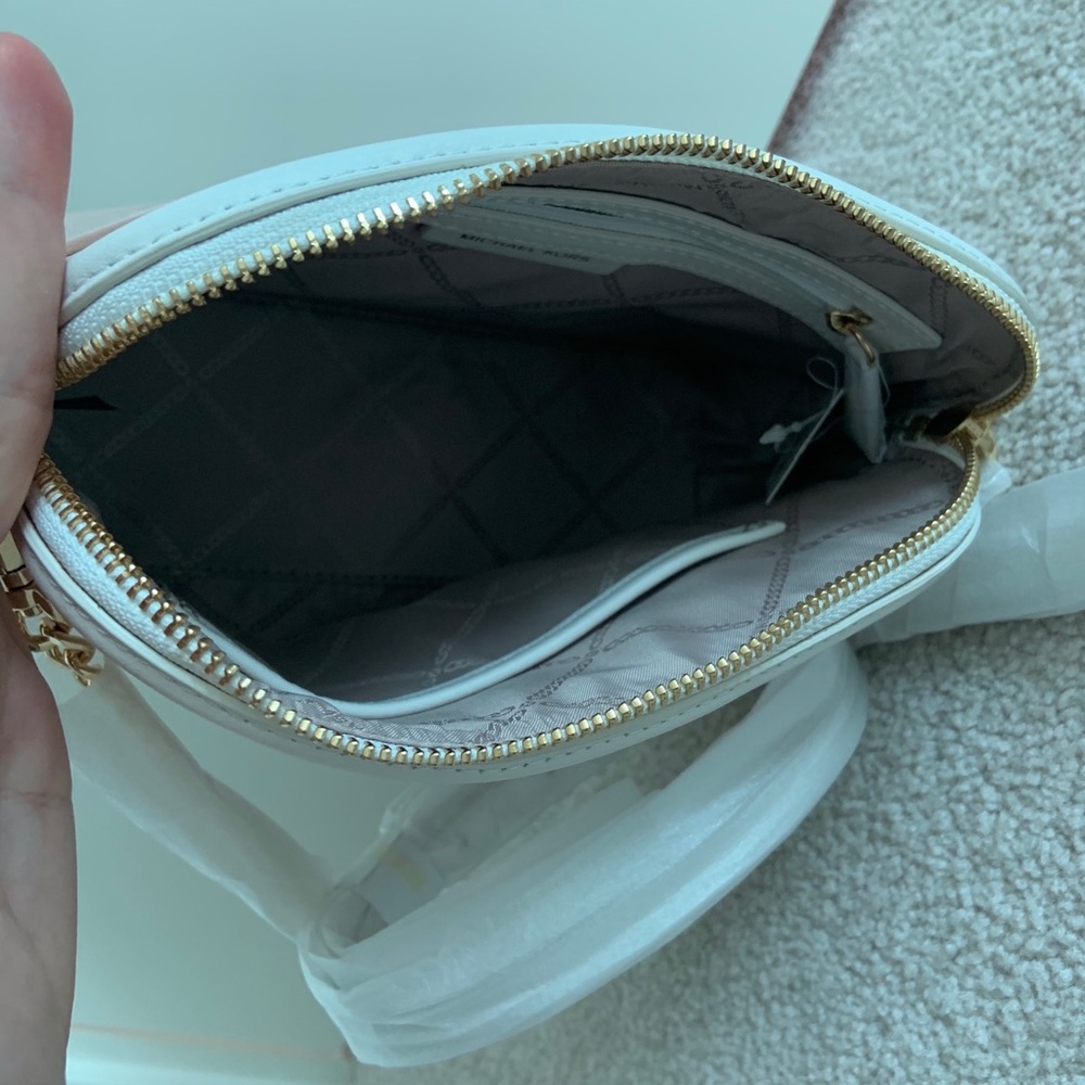Micheal Kors Crocodile Embossed crossbody - Picture 7 of 15